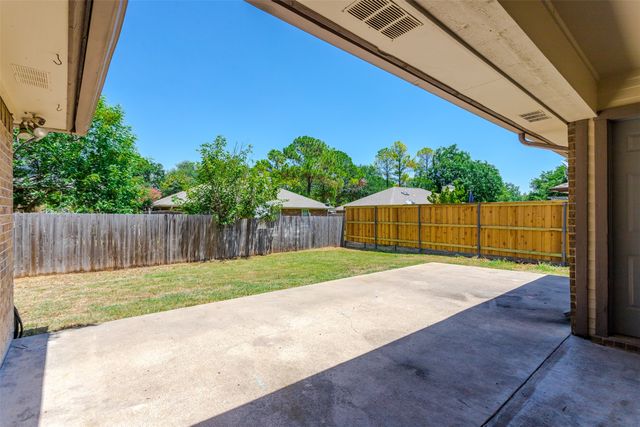 2506 Mckensie Lane, Grand Prairie, TX 75052