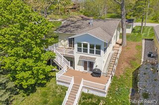6702 W Lake Drive, Sheridan Twp - Newaygo, MI 49412