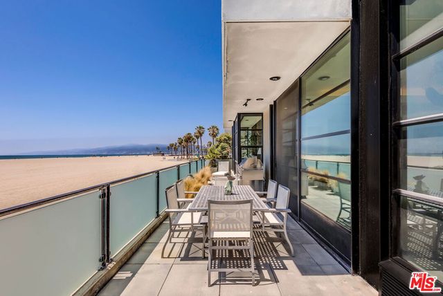 117 Ocean Front Walk, Santa Monica, CA 90291