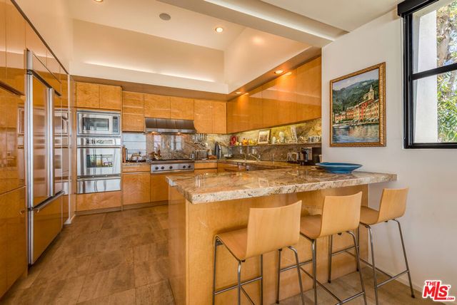 117 Ocean Front Walk, Santa Monica, CA 90291
