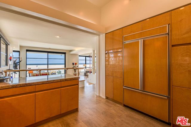 117 Ocean Front Walk, Santa Monica, CA 90291