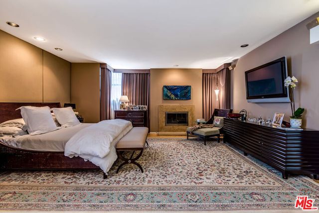 117 Ocean Front Walk, Santa Monica, CA 90291