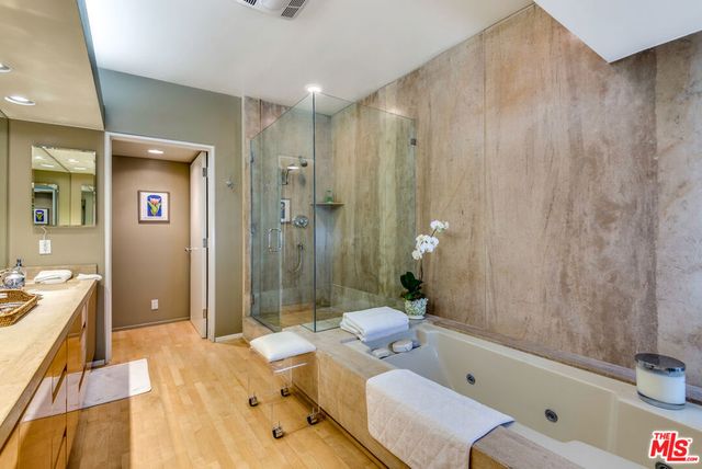 117 Ocean Front Walk, Santa Monica, CA 90291