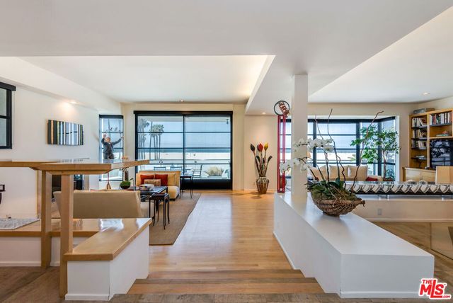 117 Ocean Front Walk, Santa Monica, CA 90291
