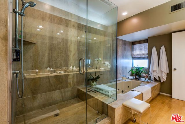 117 Ocean Front Walk, Santa Monica, CA 90291