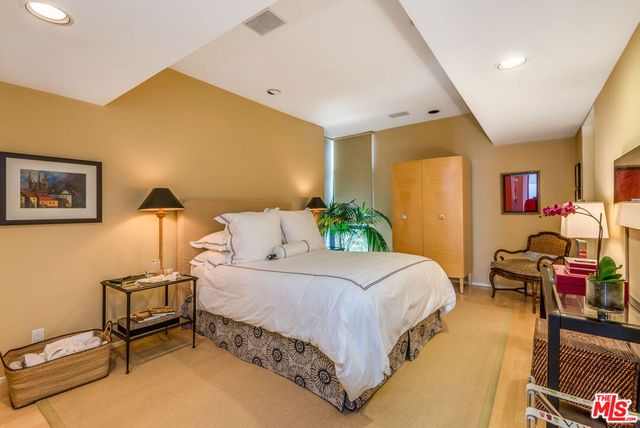 117 Ocean Front Walk, Santa Monica, CA 90291