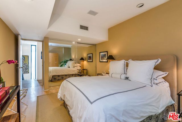 117 Ocean Front Walk, Santa Monica, CA 90291