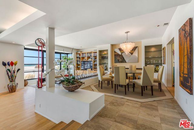 117 Ocean Front Walk, Santa Monica, CA 90291