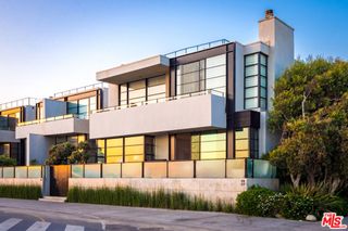117 Ocean Front Walk, Santa Monica, CA 90291
