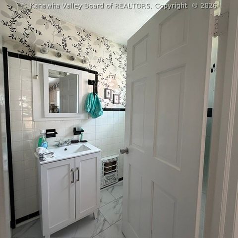 1599 Quarrier Street A, Charleston, WV 25311