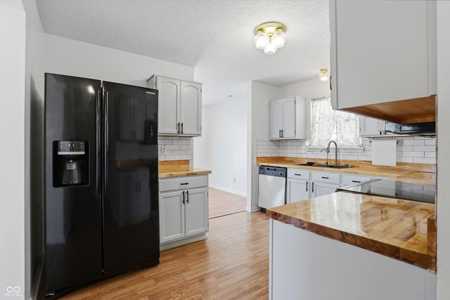 1882 Chatham Place, Danville, IN 46122