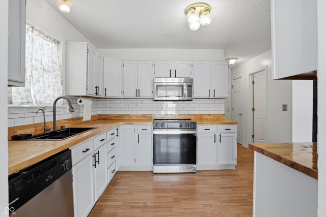 1882 Chatham Place, Danville, IN 46122