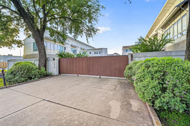 5920 Fairdale Lane 10, Houston, TX 77057