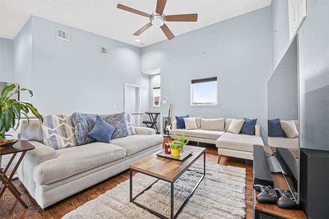 5920 Fairdale Lane 10, Houston, TX 77057