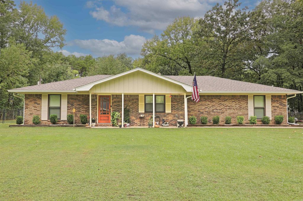 1900 Ginnett, White Hall, AR 71602