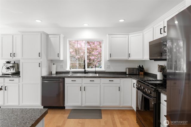 1376 N Parkstone Court, Bellingham, WA 98229