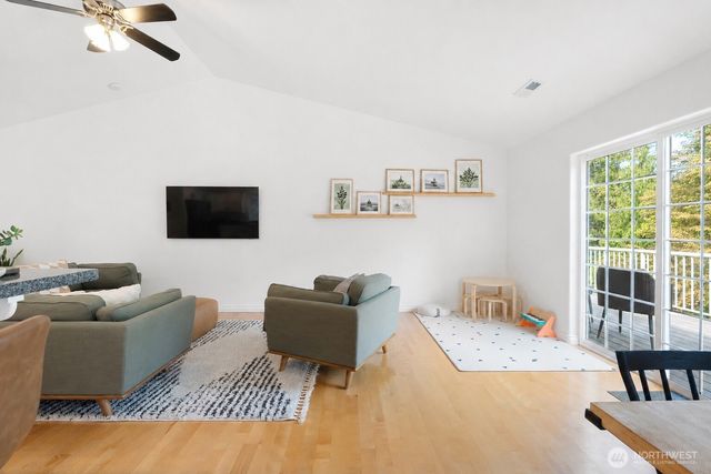 1376 N Parkstone Court, Bellingham, WA 98229