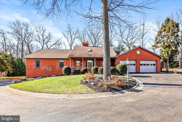 320 DUBS CHURCH RD, Hanover, PA 17331