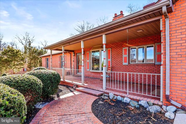 320 DUBS CHURCH RD, Hanover, PA 17331