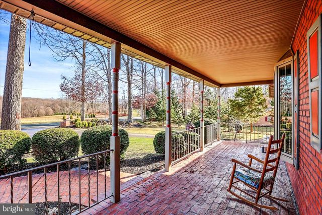 320 DUBS CHURCH RD, Hanover, PA 17331