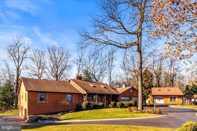 320 DUBS CHURCH RD, Hanover, PA 17331