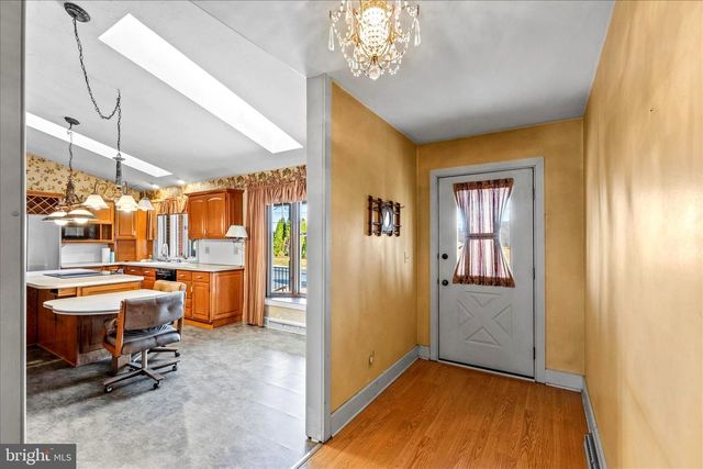 320 DUBS CHURCH RD, Hanover, PA 17331