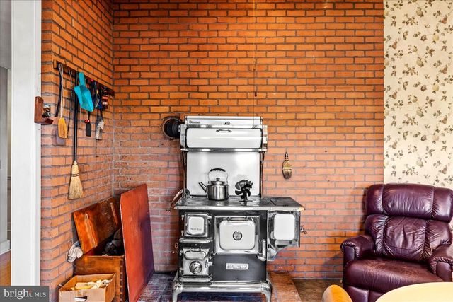 320 DUBS CHURCH RD, Hanover, PA 17331