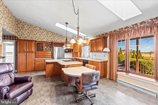 320 DUBS CHURCH RD, Hanover, PA 17331