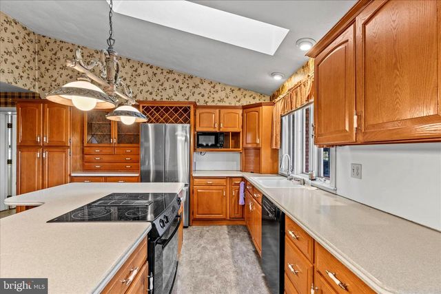 320 DUBS CHURCH RD, Hanover, PA 17331