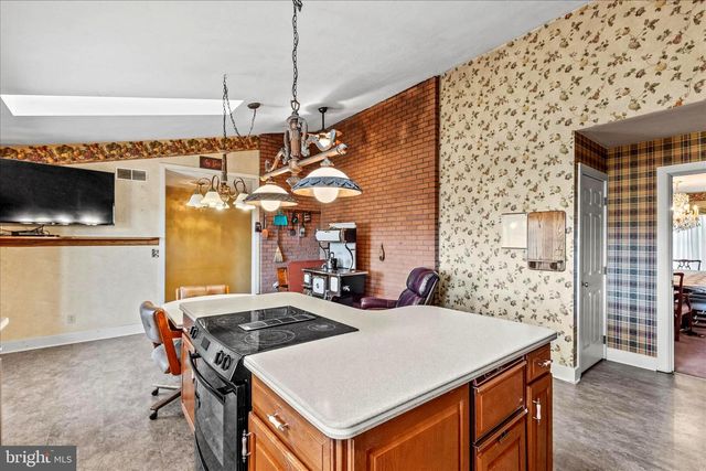 320 DUBS CHURCH RD, Hanover, PA 17331