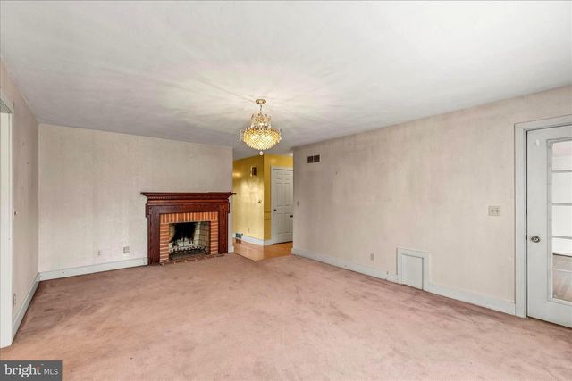 320 DUBS CHURCH RD, Hanover, PA 17331