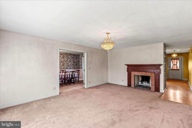 320 DUBS CHURCH RD, Hanover, PA 17331