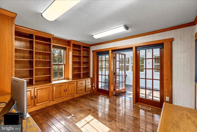 320 DUBS CHURCH RD, Hanover, PA 17331