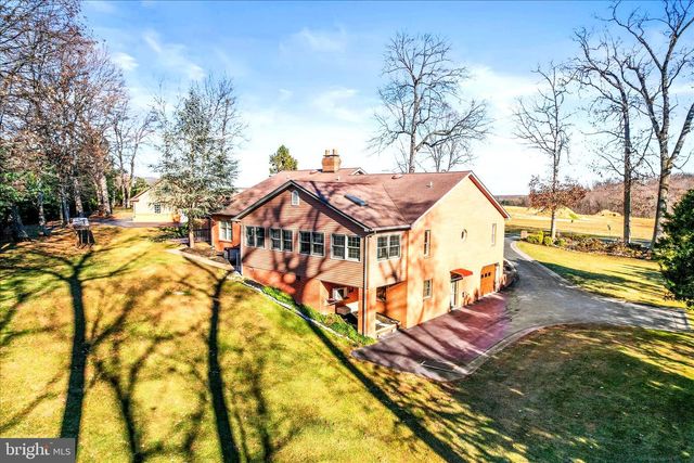 320 DUBS CHURCH RD, Hanover, PA 17331