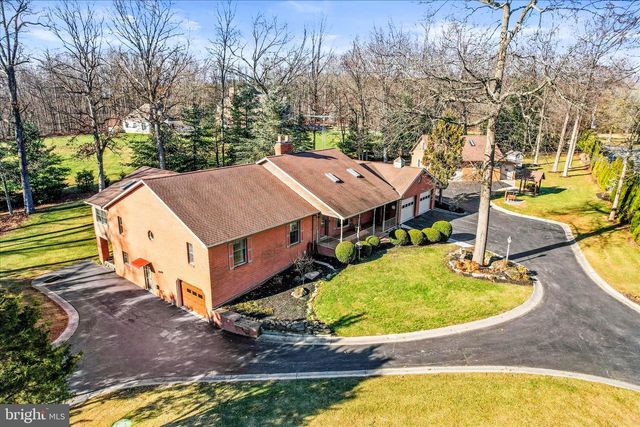 320 DUBS CHURCH RD, Hanover, PA 17331