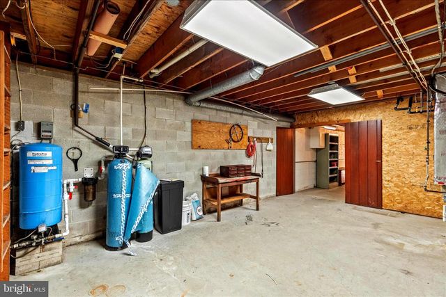 320 DUBS CHURCH RD, Hanover, PA 17331