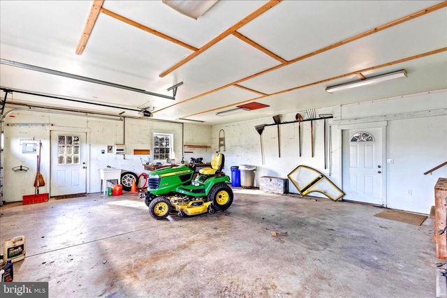 320 DUBS CHURCH RD, Hanover, PA 17331