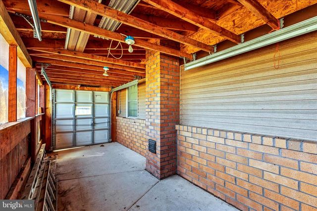 320 DUBS CHURCH RD, Hanover, PA 17331