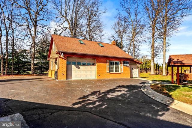 320 DUBS CHURCH RD, Hanover, PA 17331