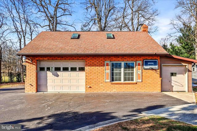 320 DUBS CHURCH RD, Hanover, PA 17331