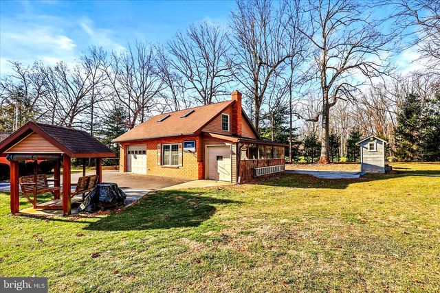 320 DUBS CHURCH RD, Hanover, PA 17331