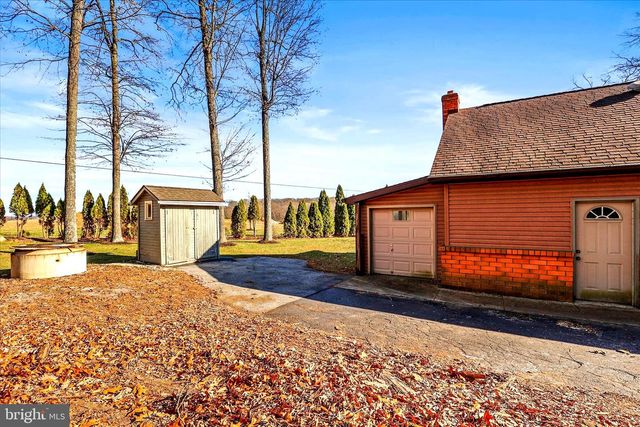 320 DUBS CHURCH RD, Hanover, PA 17331