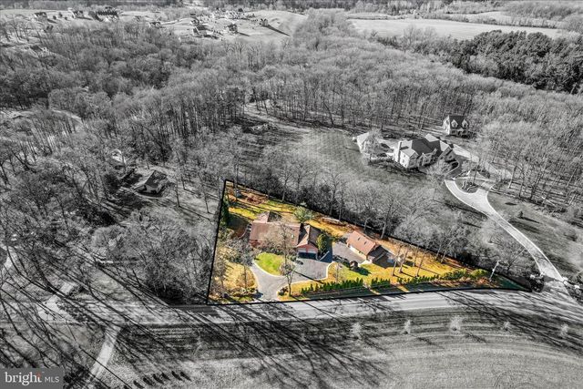 320 DUBS CHURCH RD, Hanover, PA 17331