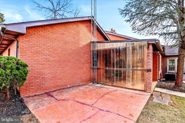 320 DUBS CHURCH RD, Hanover, PA 17331