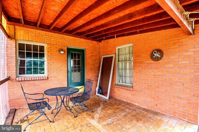 320 DUBS CHURCH RD, Hanover, PA 17331