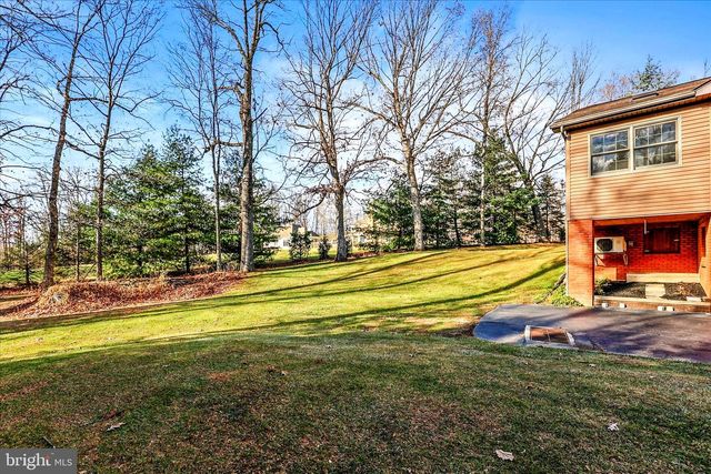 320 DUBS CHURCH RD, Hanover, PA 17331