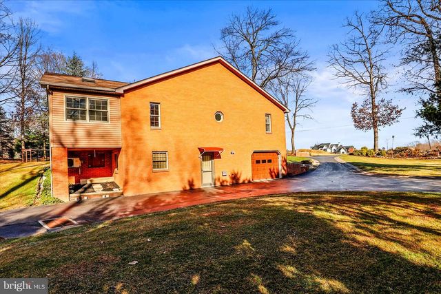 320 DUBS CHURCH RD, Hanover, PA 17331