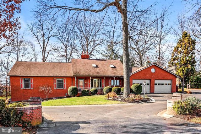 320 DUBS CHURCH RD, Hanover, PA 17331