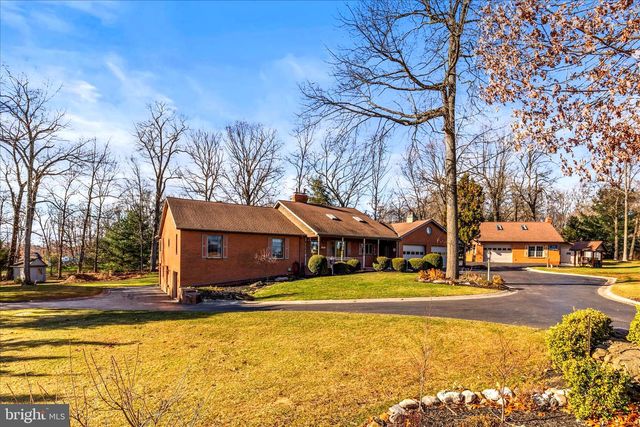 320 DUBS CHURCH RD, Hanover, PA 17331