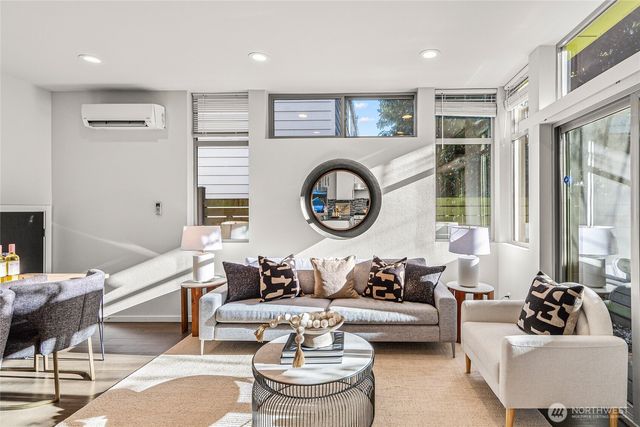 2035 NW 65th Street, Seattle, WA 98117